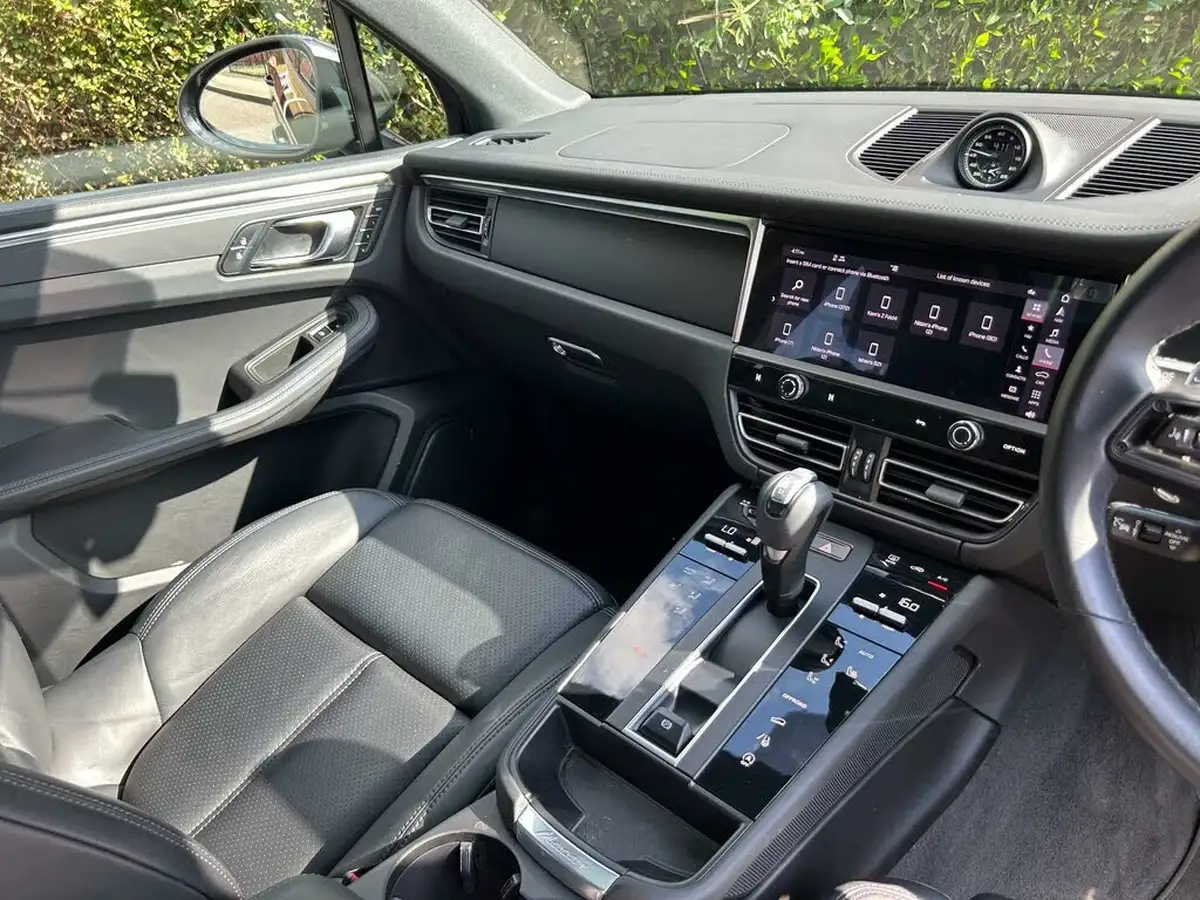 2022-porsche-macan-20-big-11