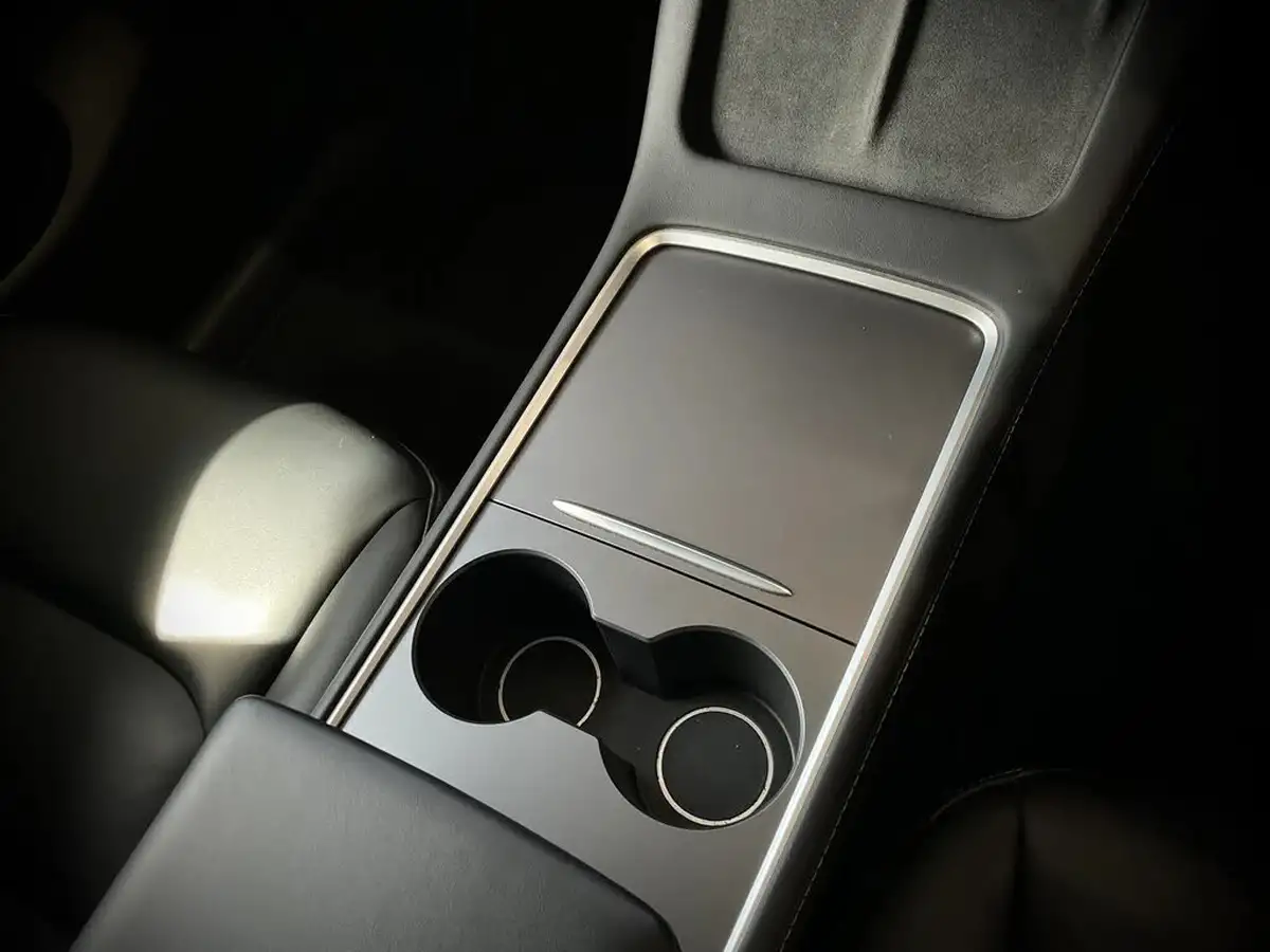 2022-tesla-model-y-e-long-range-big-28