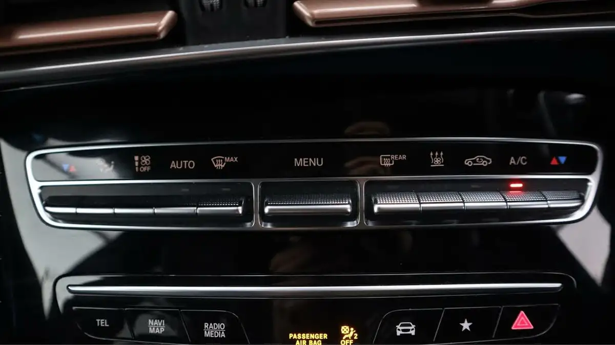 2021-mercedes-benz-eqc-e-eqc-400-amg-line-big-11