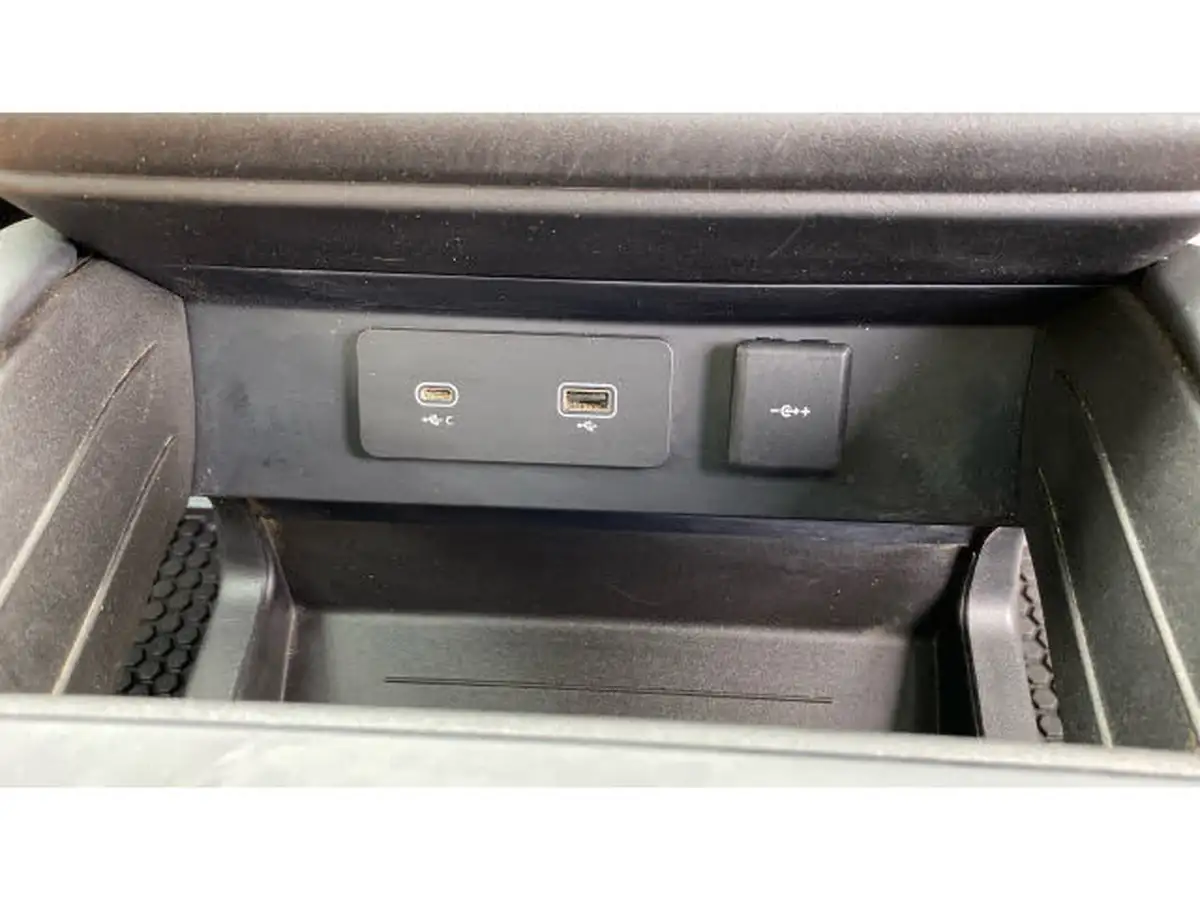 2023-land-rover-90-defender-50-p525-v8-big-32