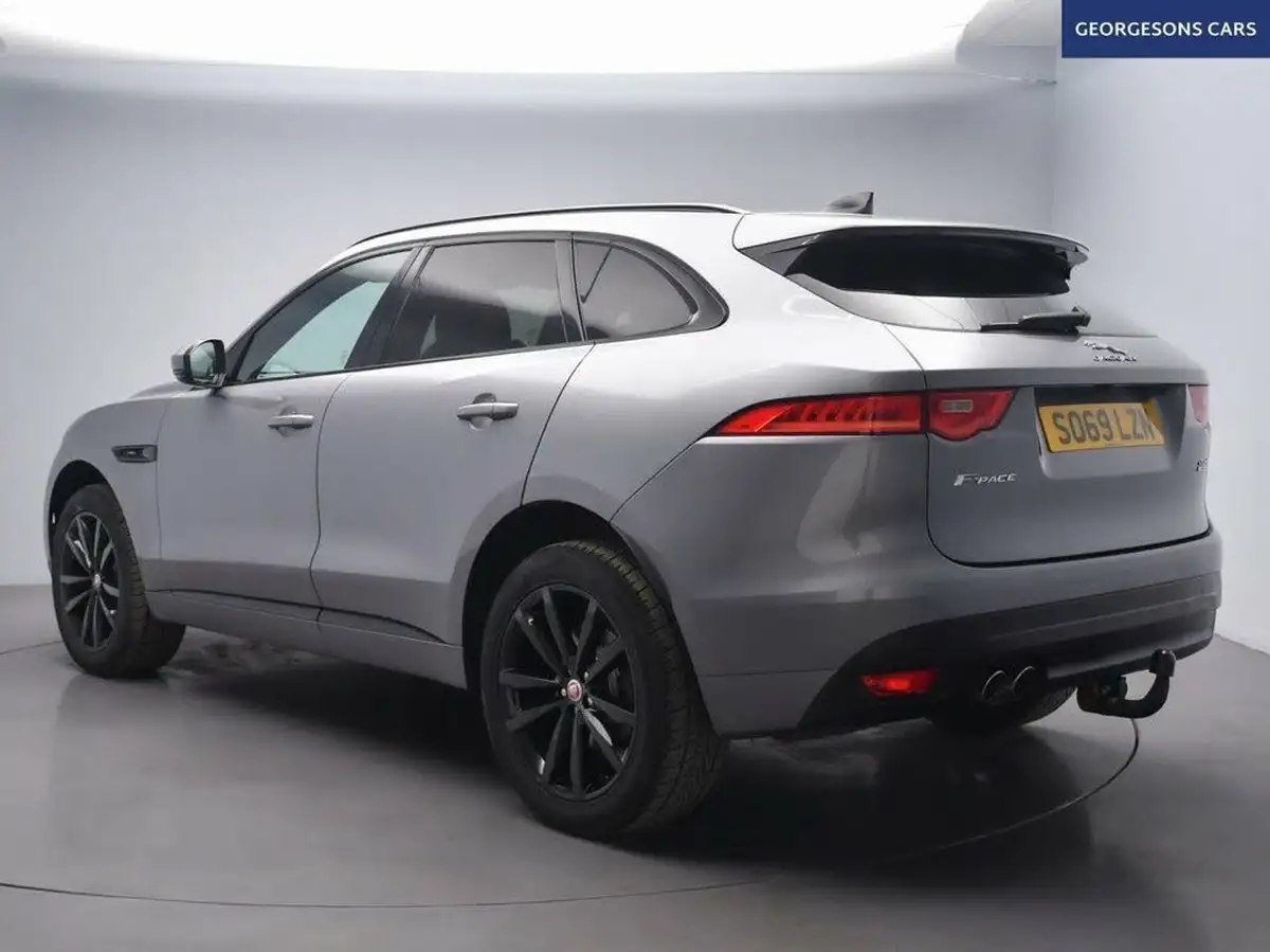 2019-jaguar-f-pace-20-i4d-chequered-flag-180ps-big-1