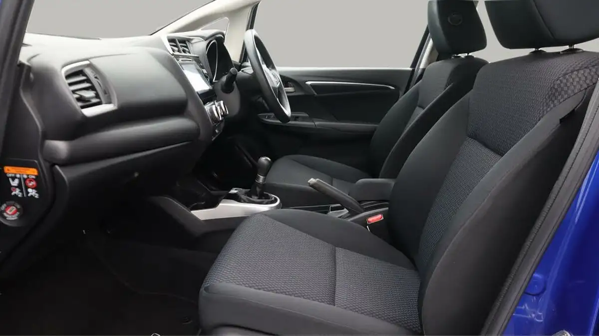 2018-honda-jazz-13-i-vtec-se-big-14
