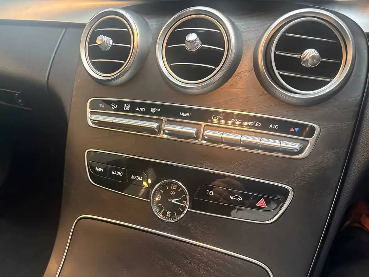 2018-mercedes-benz-c-class-15-c200-amg-line-ss-saloon-4d-big-36