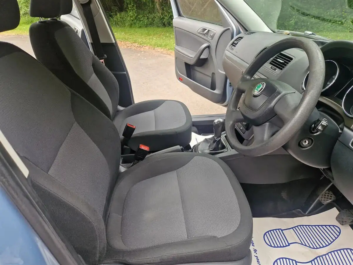 2010-skoda-yeti-12-s-big-9