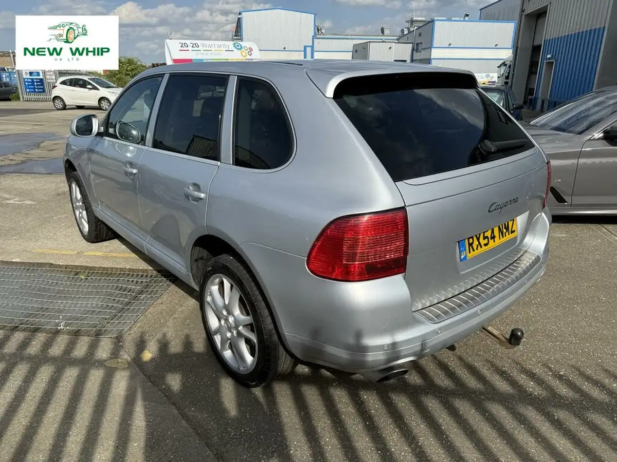 2004-porsche-cayenne-32-big-3