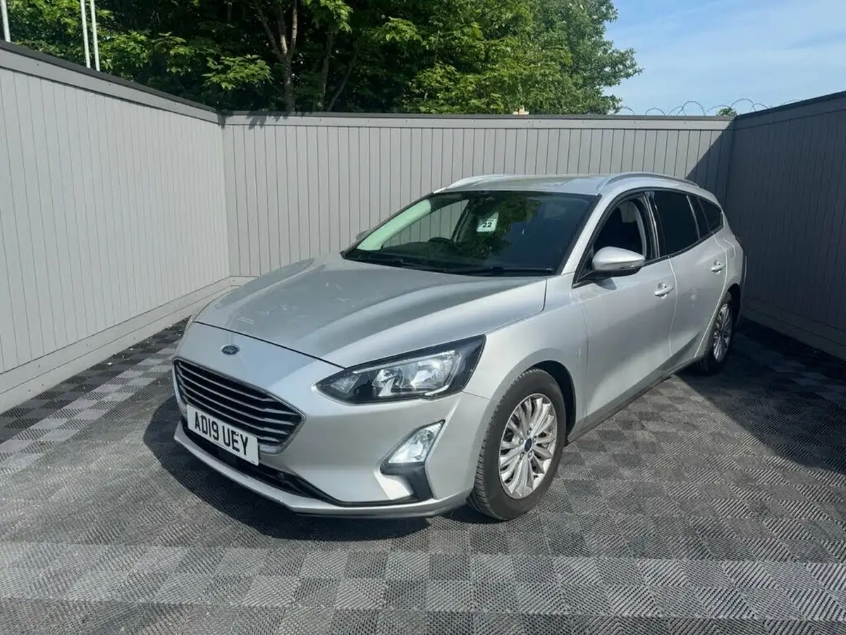 2019-ford-focus-15-titanium-estate-big-1
