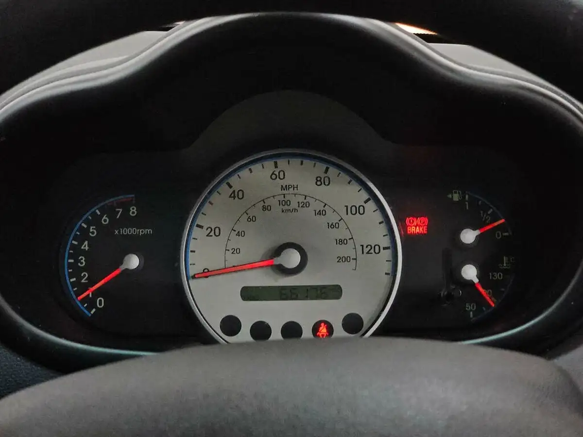 2010-hyundai-i10-12-classic-big-37