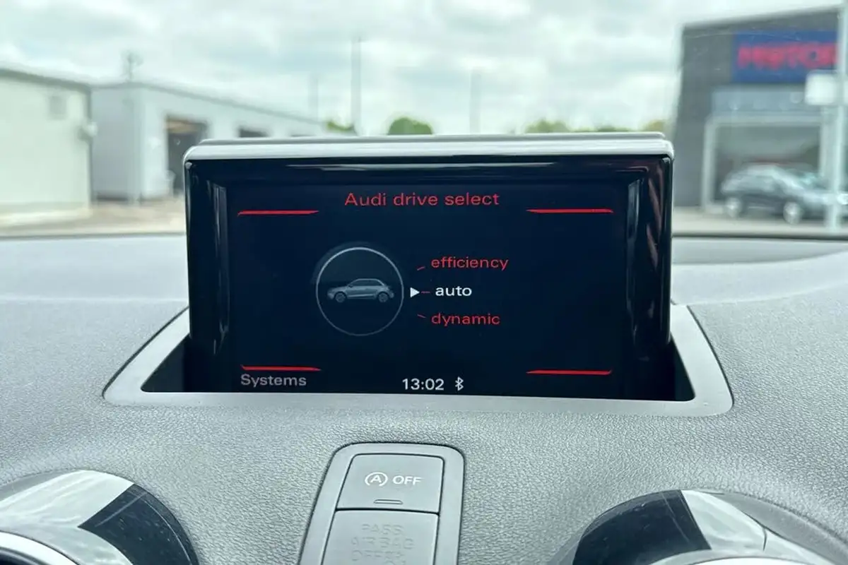 2015-audi-a1-14-sport-125ps-ss-hatchback-3d-1395cc-big-44