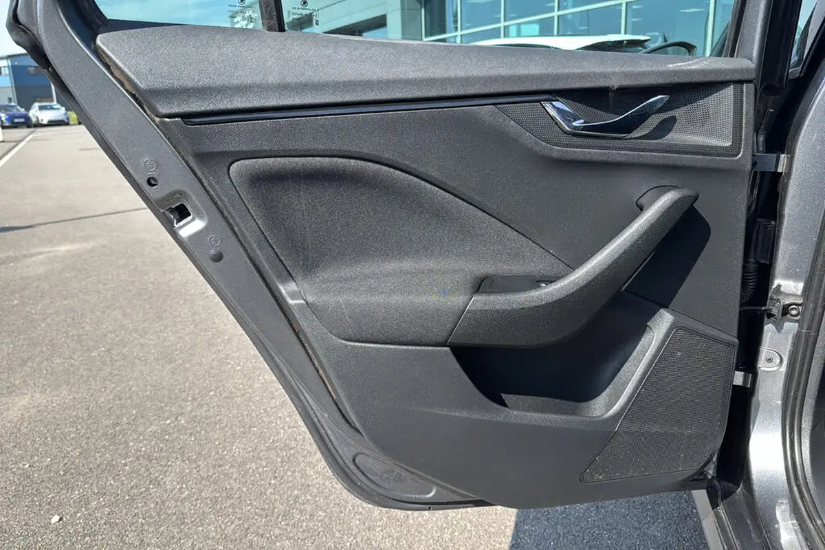 2023-skoda-kamiq-10-tsi-se-drive-95ps-big-43