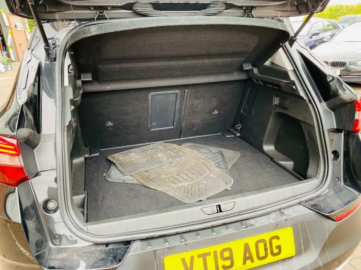 2019-vauxhall-grandland-x-15td-tech-line-nav-big-10