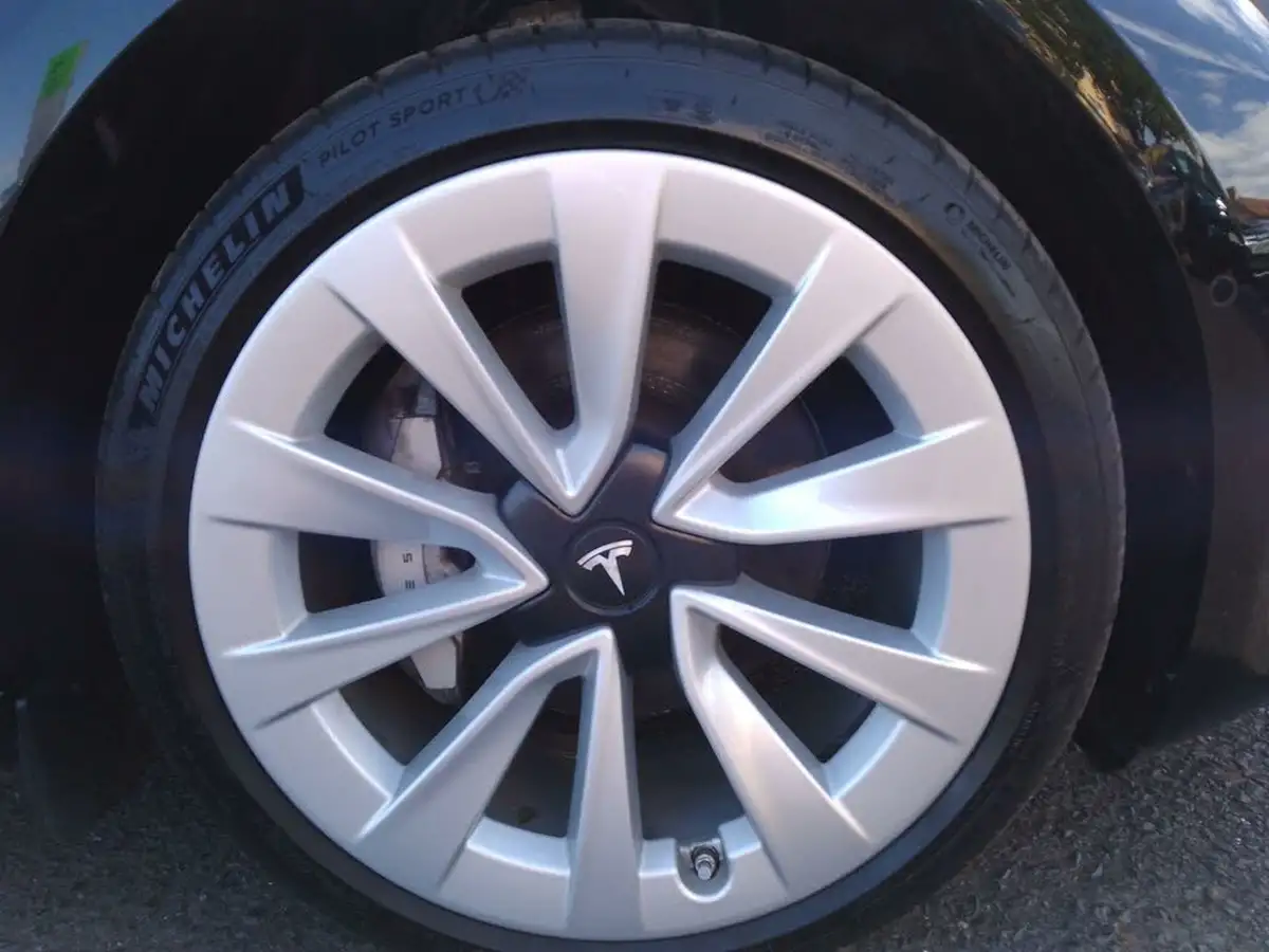 2022-tesla-model-3-e-long-range-big-16