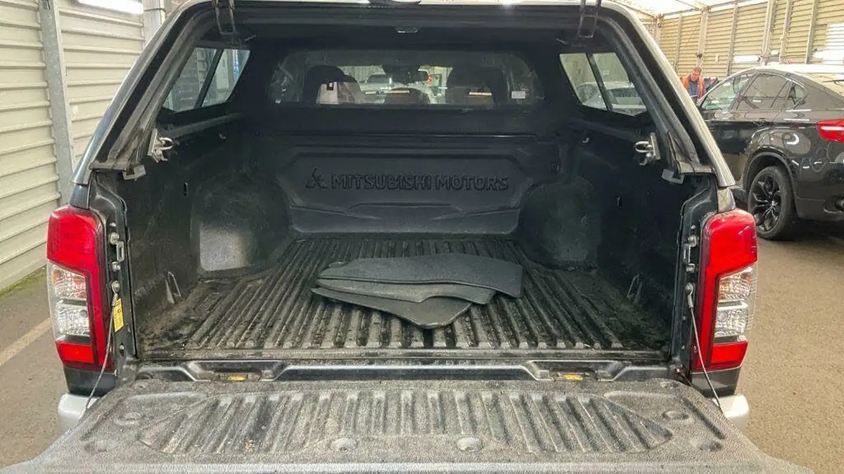2020-mitsubishi-l200-22di-d-barbarian-x-big-8