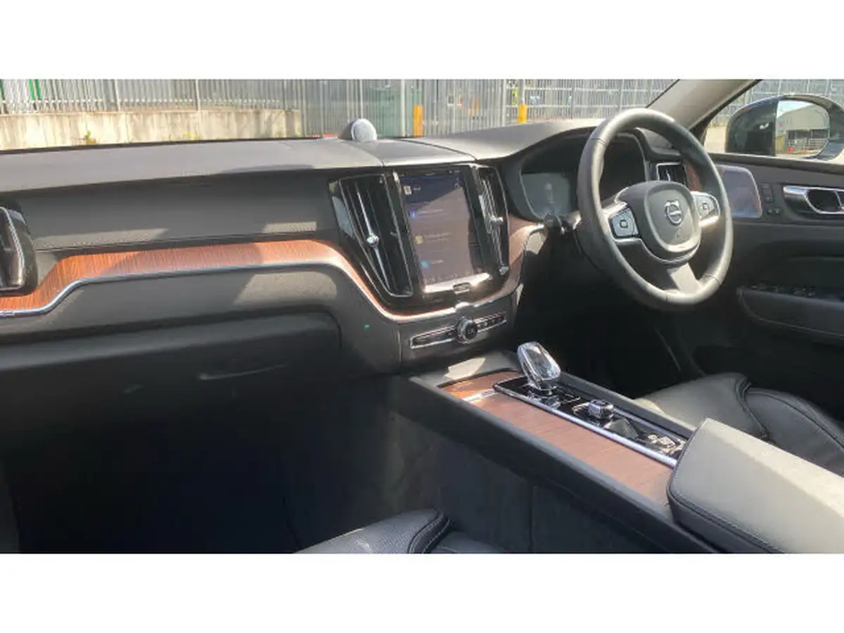 2024-volvo-xc60-20-b5-ultimate-big-3