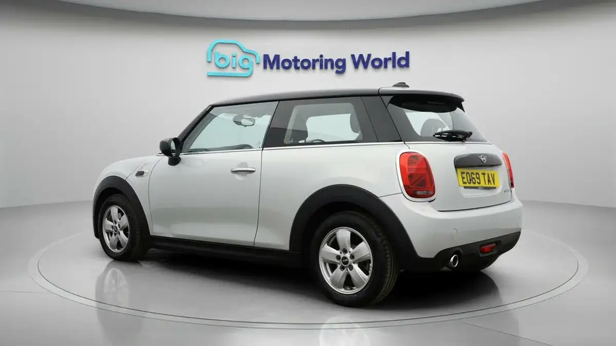 2019-mini-cooper-15-cooper-classic-hatchback-3d-big-4