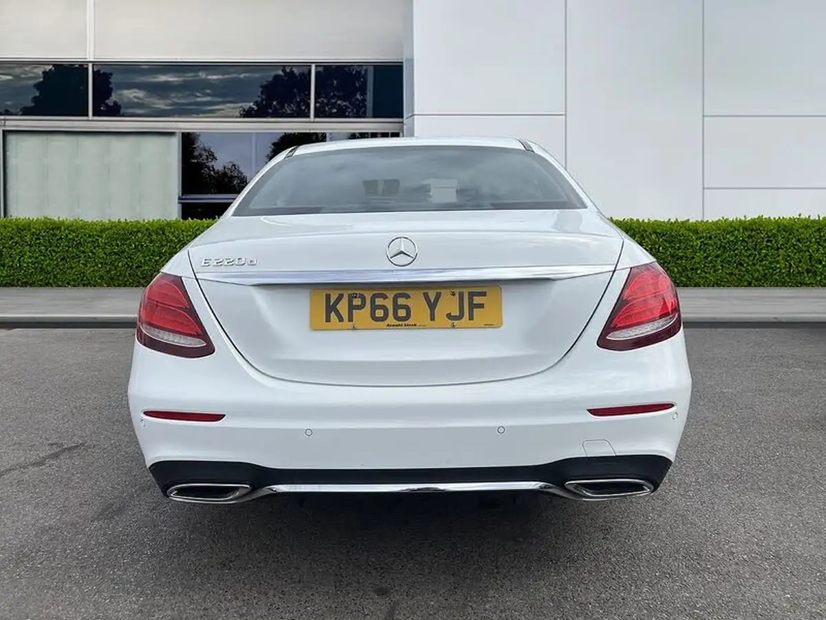2016-mercedes-benz-e-class-20d-e220d-amg-line-ss-saloon-4d-big-5