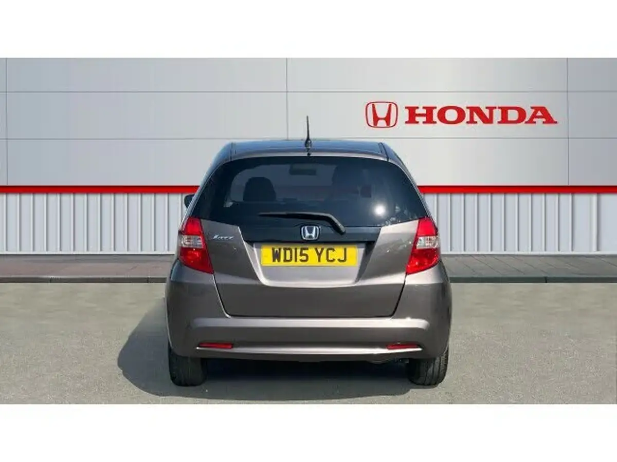 2015-honda-jazz-14-es-plus-cvt-big-6