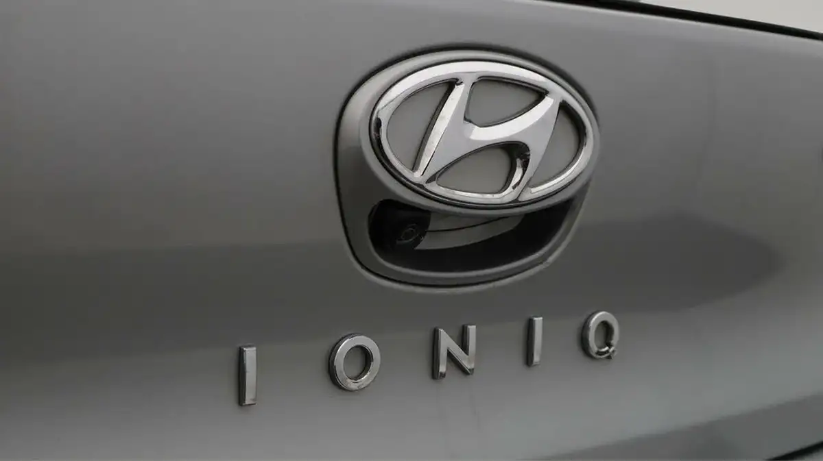 2020-hyundai-ioniq-e-premium-se-electric-100kw-big-22