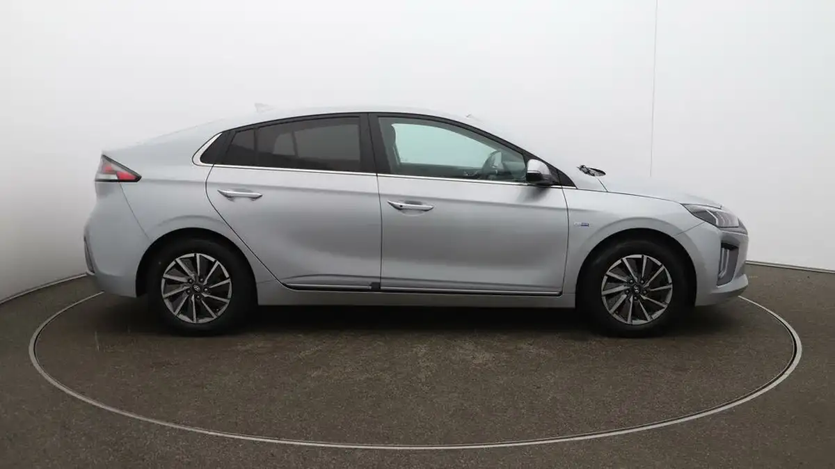 2020-hyundai-ioniq-e-premium-se-electric-100kw-big-50