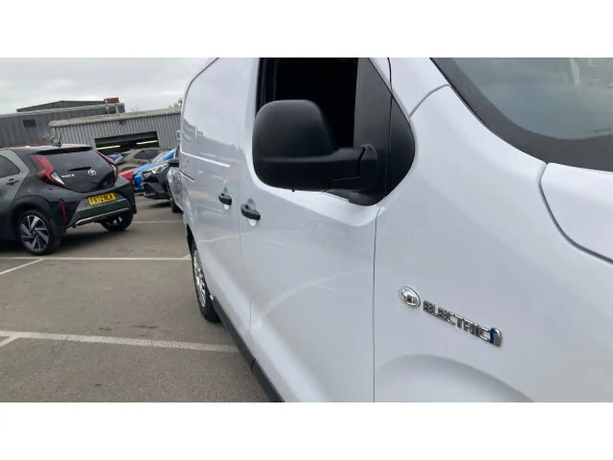 2023-toyota-proace-city-e-icon-l2-big-36