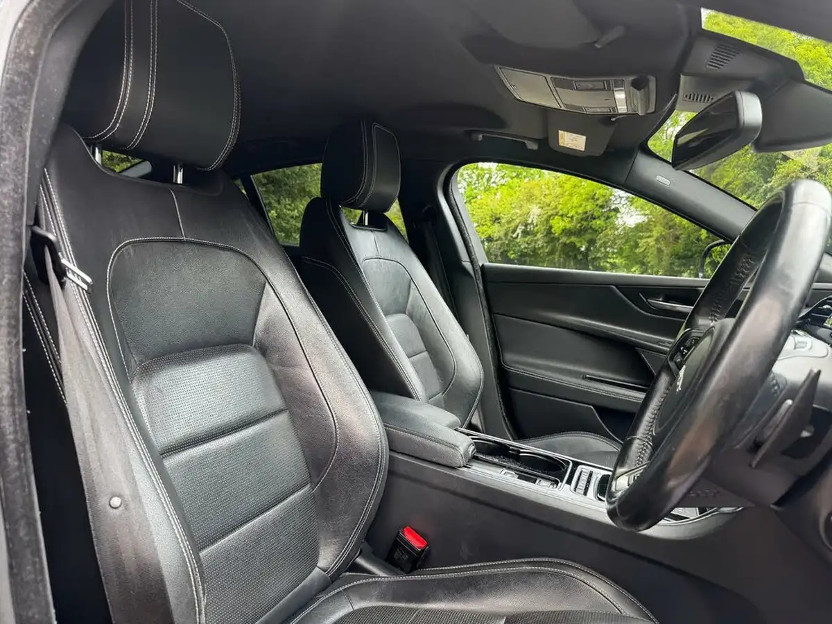 2016-jaguar-xe-20d-r-sport-163ps-auto-big-21