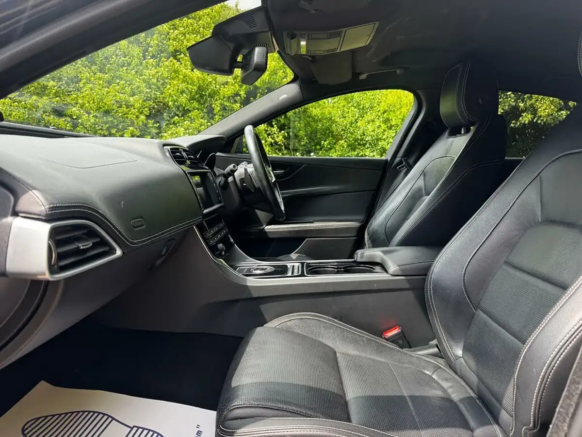2016-jaguar-xe-20d-r-sport-163ps-auto-big-49