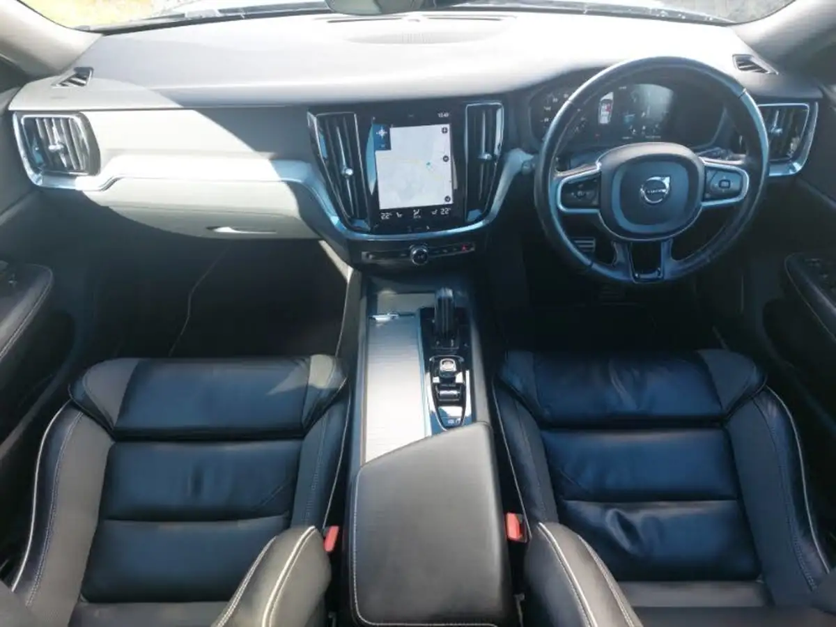 2021-volvo-v60-20td-b4-r-design-big-2