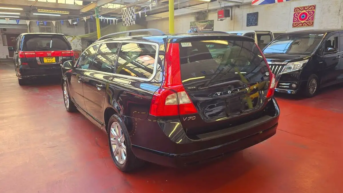 2010-volvo-v70-big-26