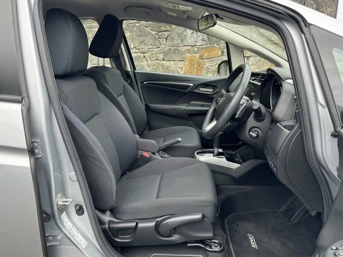 2018-honda-jazz-13-i-vtec-se-cvt-big-5