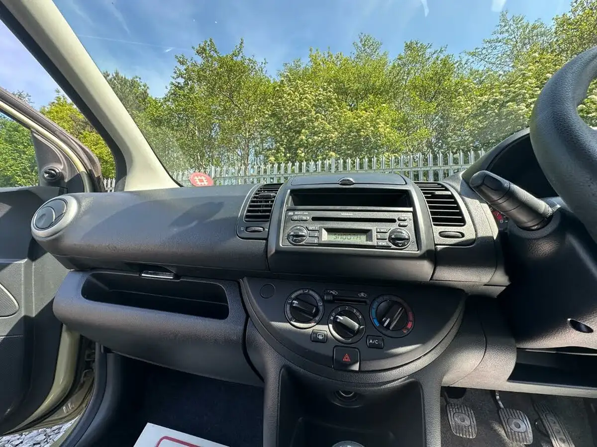 2009-nissan-note-14-visia-88ps-big-33