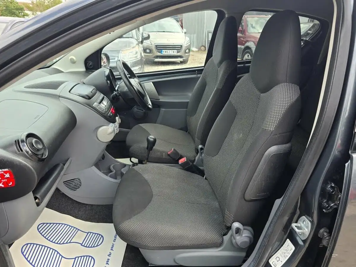 2011-toyota-aygo-10-aygo-go-vvt-i-5d-big-24