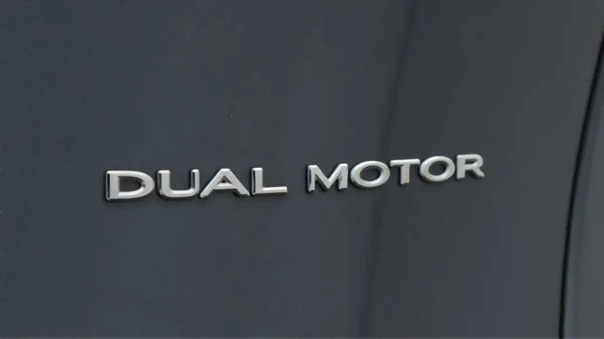 2022-tesla-model-y-e-long-range-big-22
