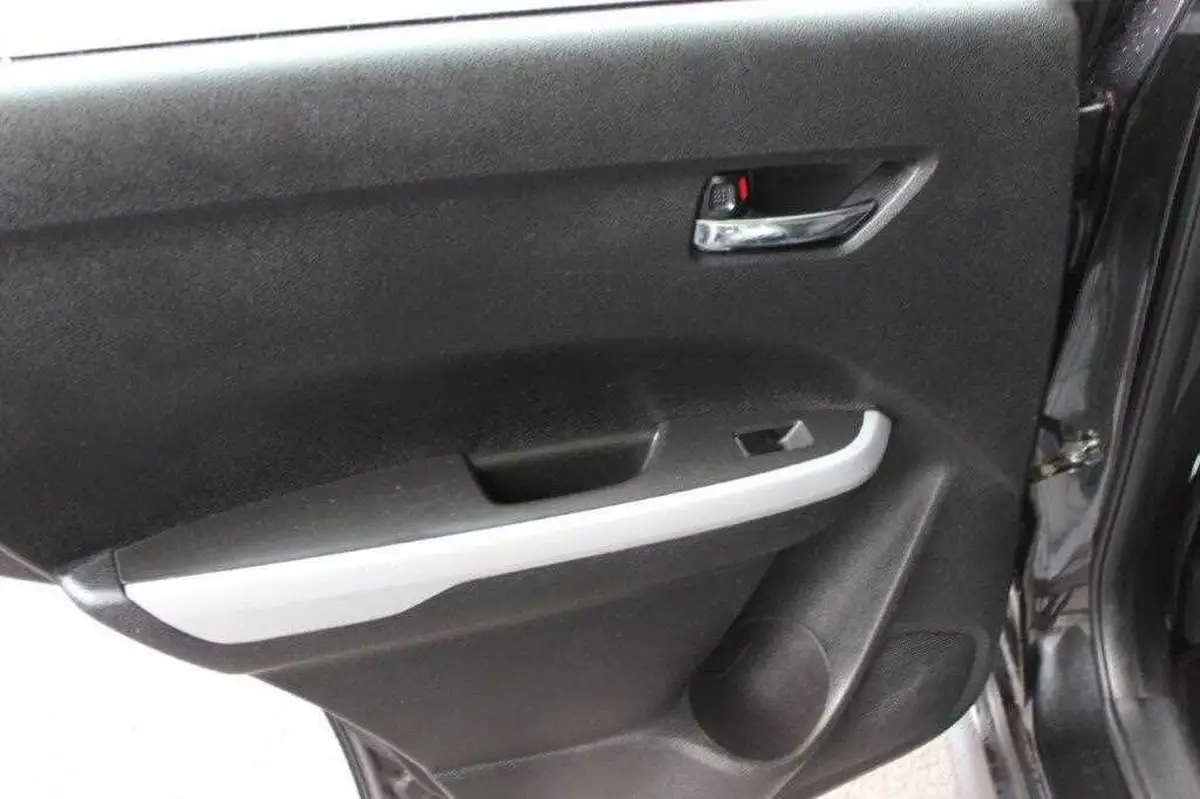 2017-suzuki-vitara-16-sz4-big-24