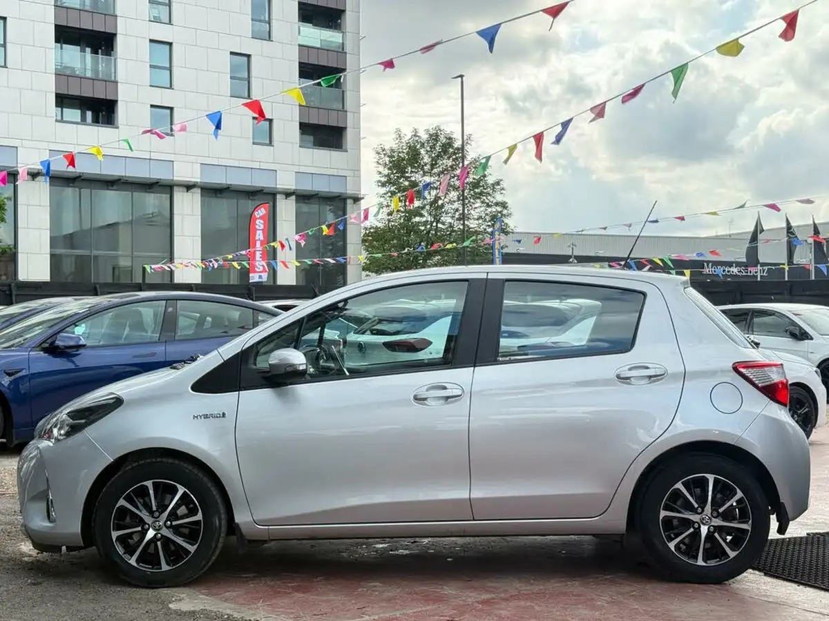 2019-toyota-yaris-15-vvt-i-icon-tech-98bhp-hybrid-1497cc-e-cvt-big-15