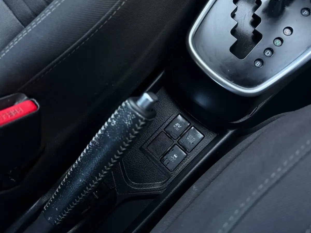 2019-toyota-yaris-15-vvt-i-icon-tech-98bhp-hybrid-1497cc-e-cvt-big-43