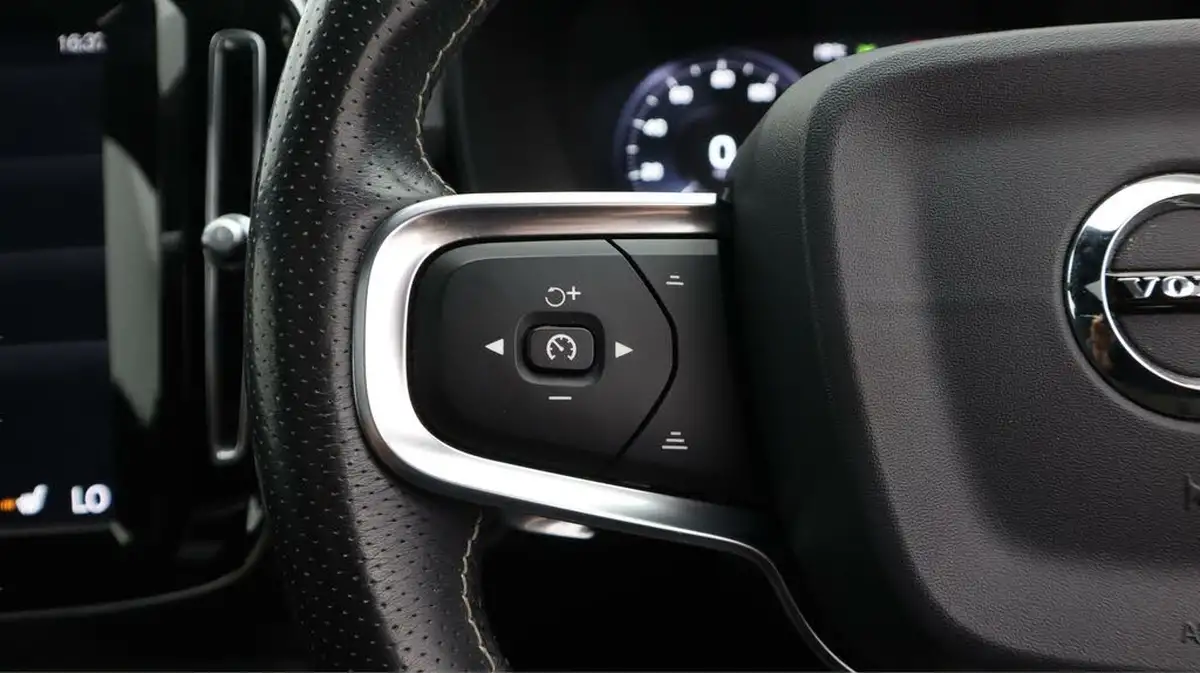2019-volvo-xc40-20-t4-r-design-pro-awd-big-27