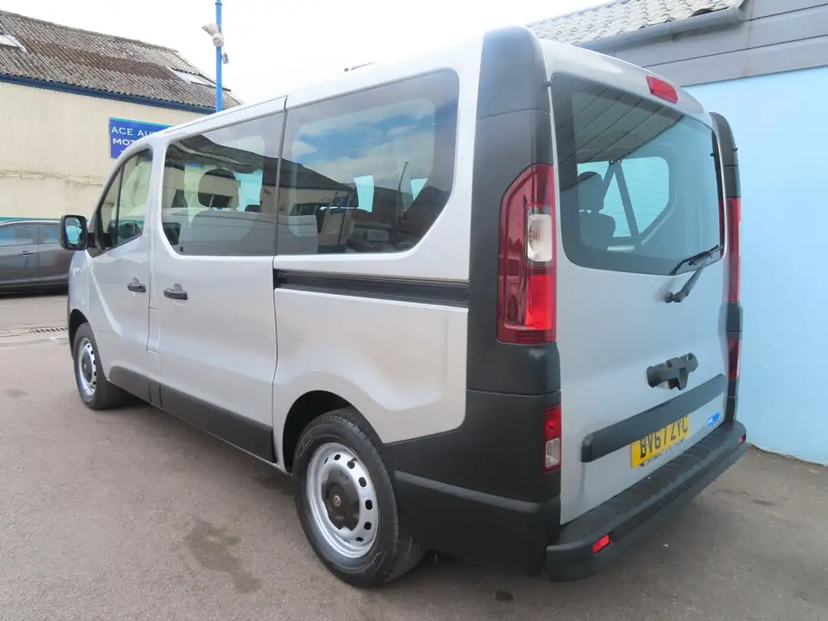 2017-vauxhall-vivaro-16cdti-2900-l1h1-95pseu6-ss-9-seats-combi-big-23