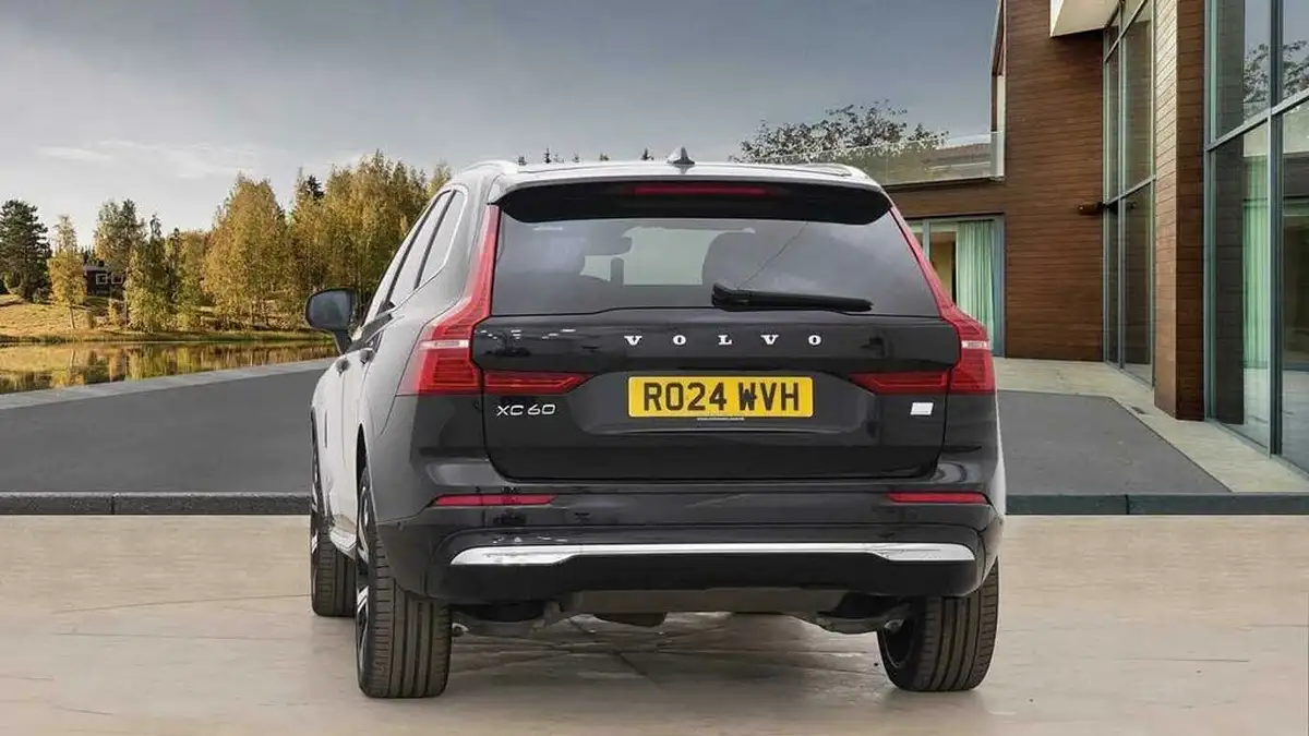 2024-volvo-xc60-20-t8-ultimate-dark-big-3
