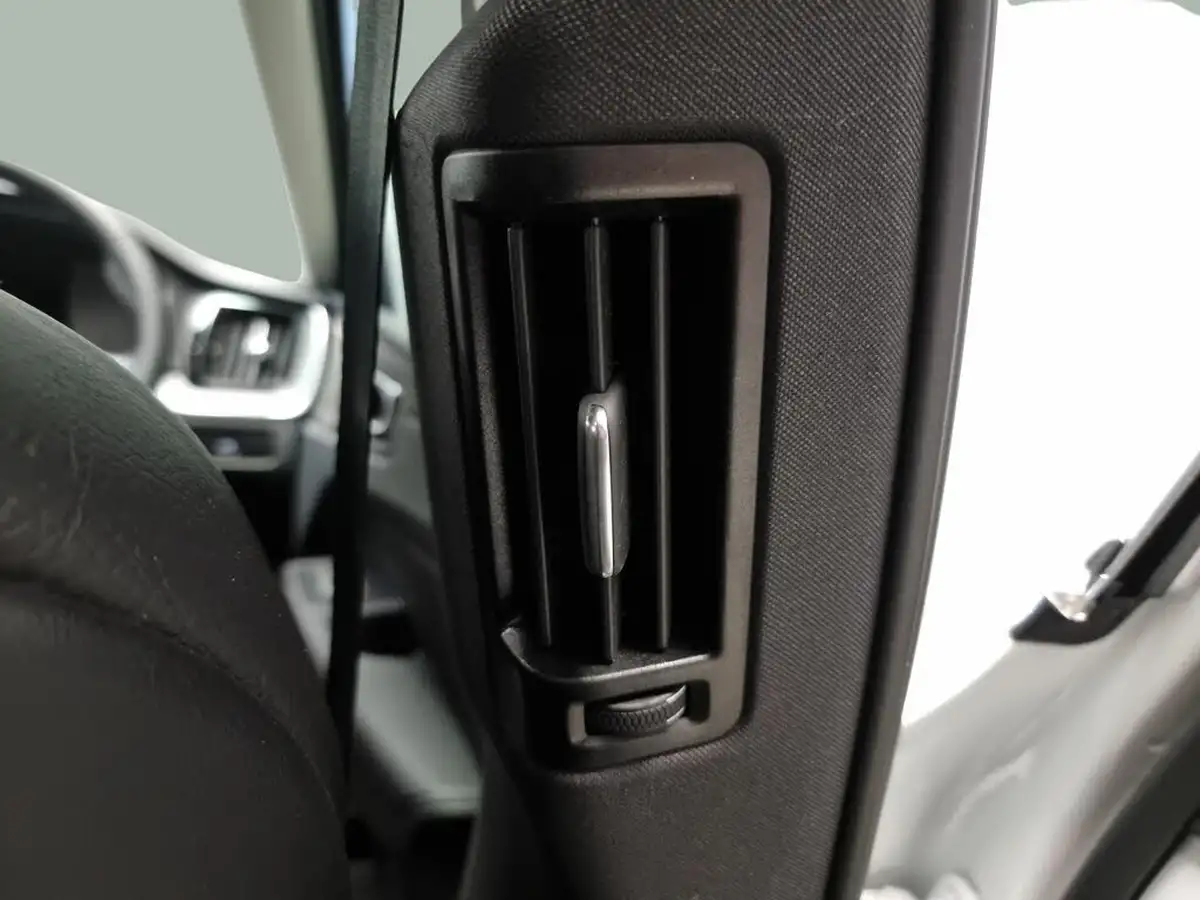 2023-volvo-xc60-20-b5-plus-big-18