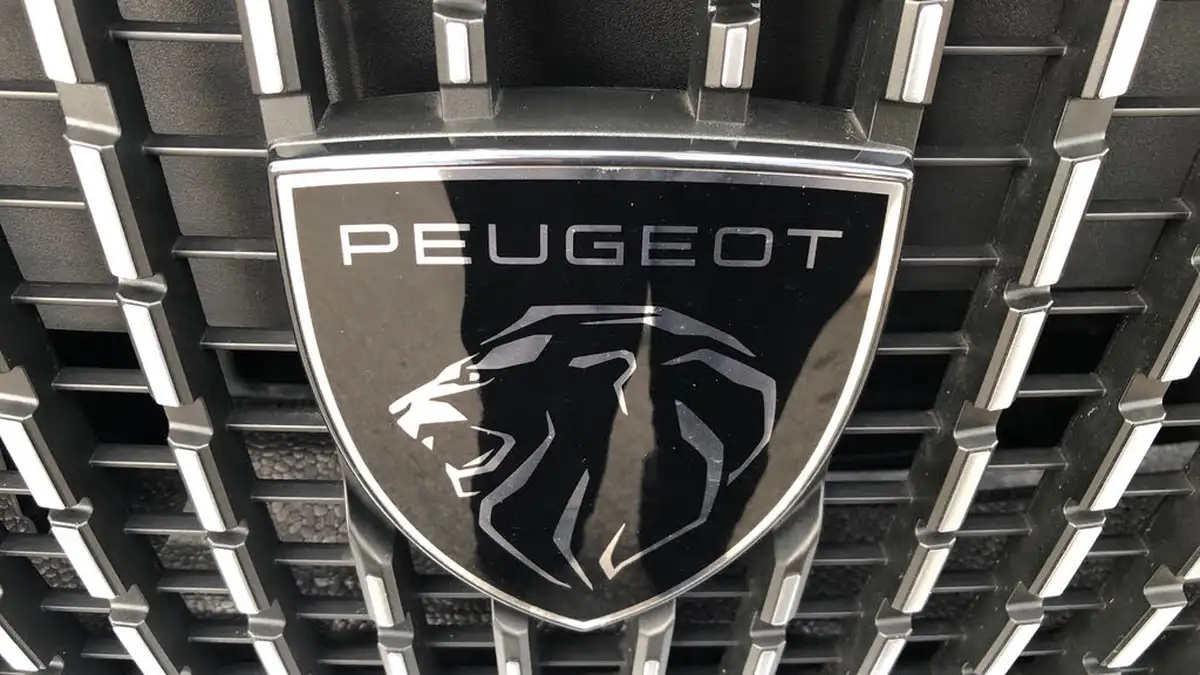 2024-peugeot-2008-suv-e-gt-136ps-50kwh-big-17