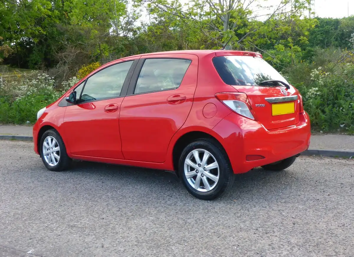 2013-toyota-yaris-133-tr-vvt-i-5d-big-2