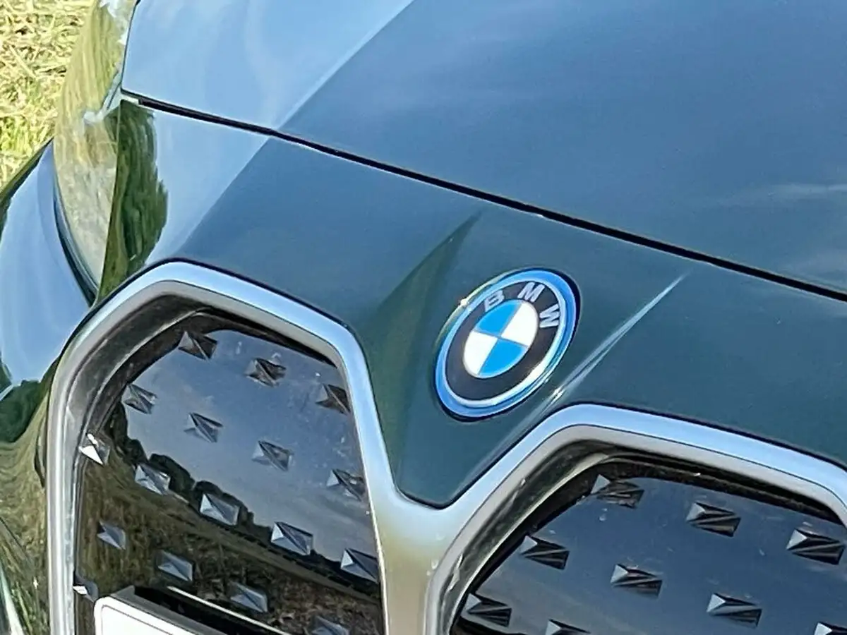 2024-bmw-i4-e-edrive40-m-sport-pro-packtech-pack-big-6