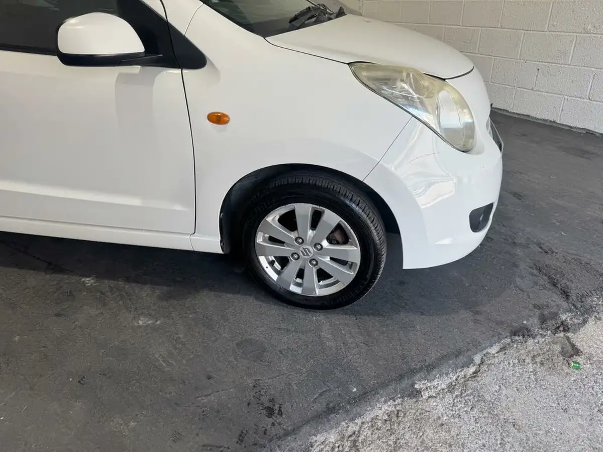 2010-suzuki-alto-10-sz4-big-4
