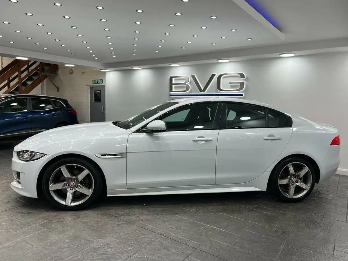 2015-jaguar-xe-20td-r-sport-180ps-auto-big-8