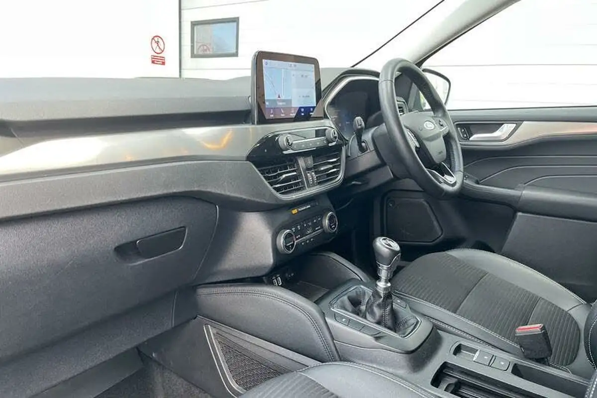 2022-ford-kuga-big-17