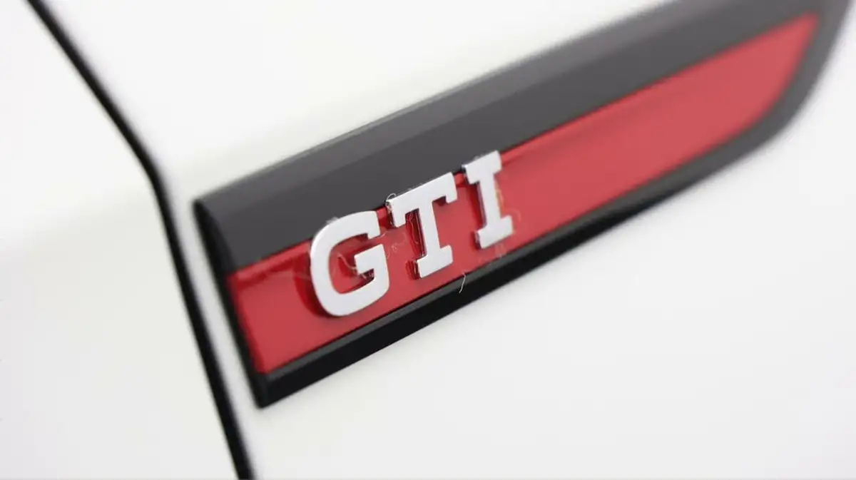2024-volkswagen-golf-20-tsi-gti-245ps-big-20