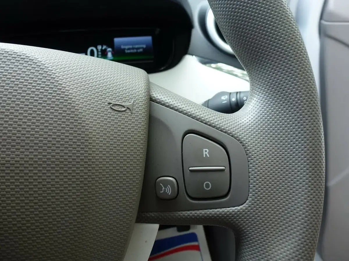 2018-renault-zoe-e-expression-nav-big-18