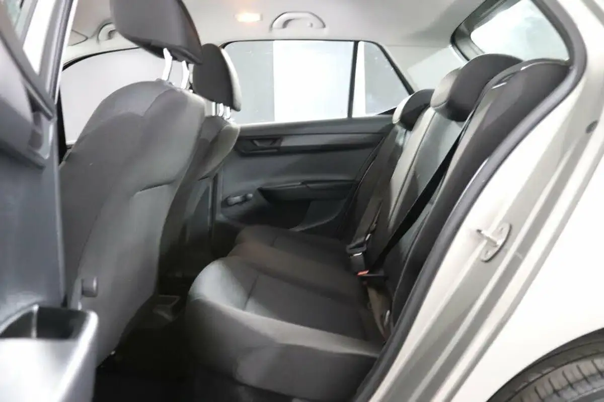 2017-skoda-fabia-10-mpi-s-hatchback-big-8