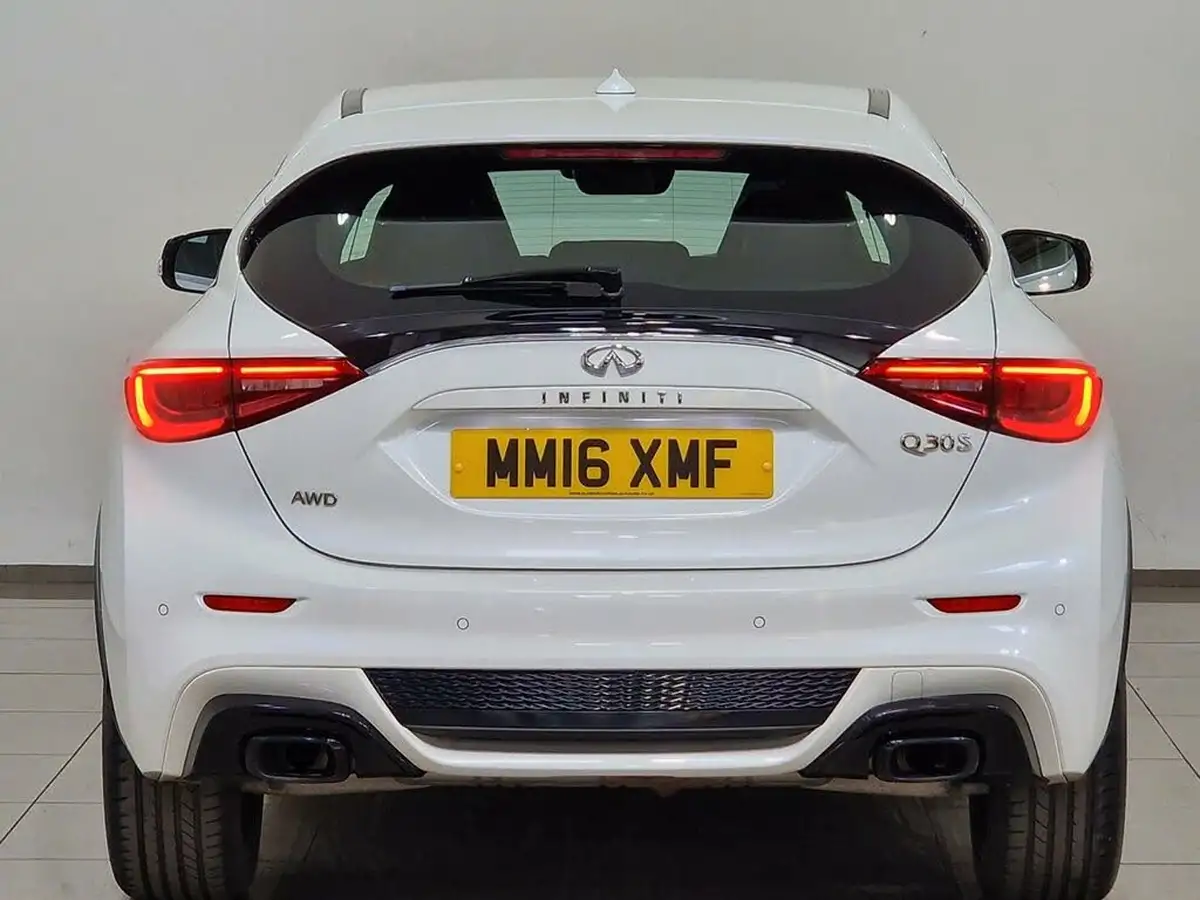 2016-infiniti-q30-22d-sport-awd-big-4