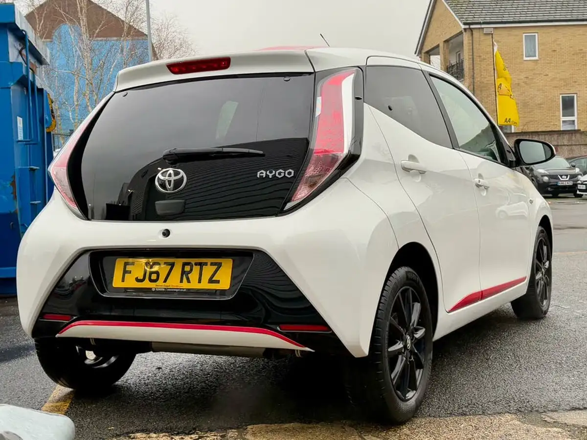 2017-toyota-aygo-10-vvt-i-x-press-71bhp-big-7