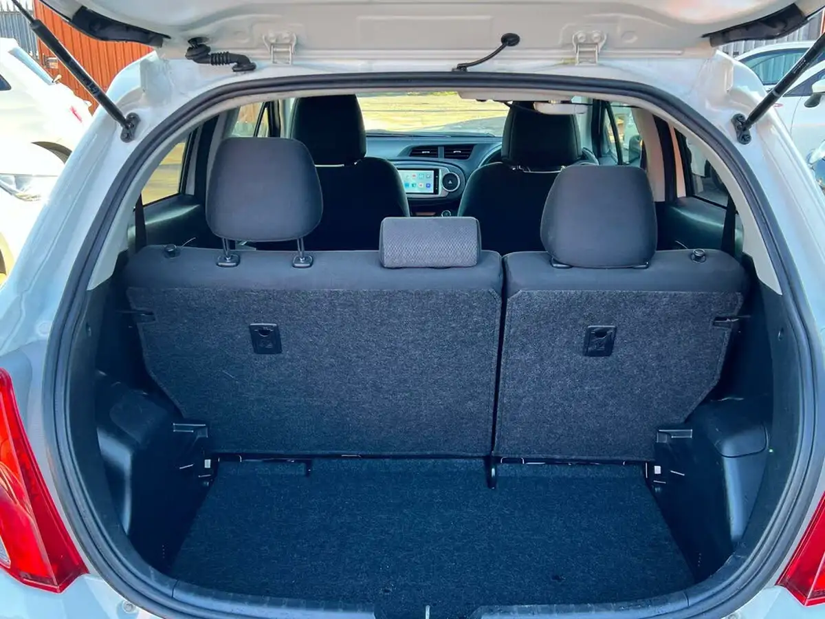 2013-toyota-yaris-big-17